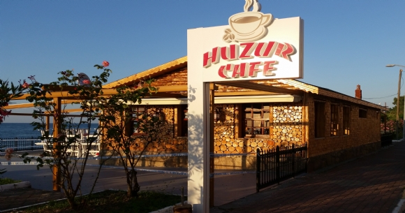 HUZUR CAFE'Y AKR TEKE KRALADI
